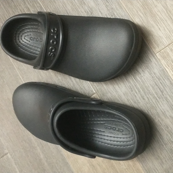 Crocs - Picture 2 of 3